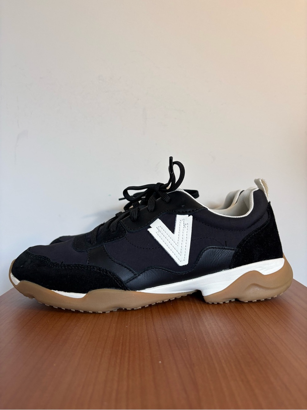 Vionic Women's Walk Slim Glide Sneaker in Black size 9.5